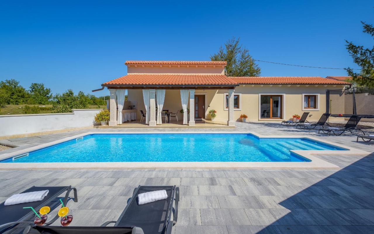 Villa Desapemani Žminj Exteriör bild
