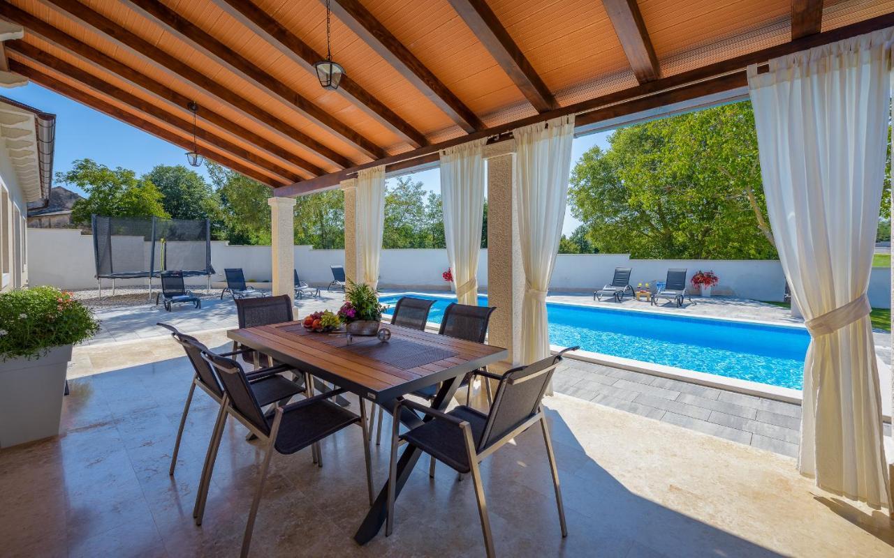 Villa Desapemani Žminj Exteriör bild