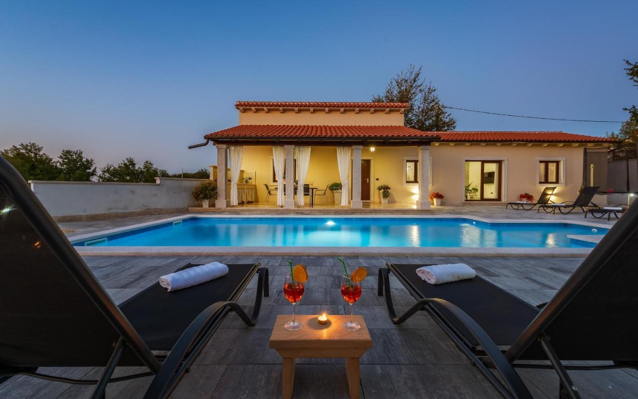 Villa Desapemani Žminj Exteriör bild