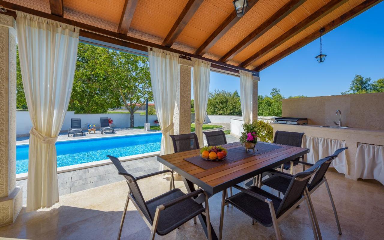Villa Desapemani Žminj Exteriör bild
