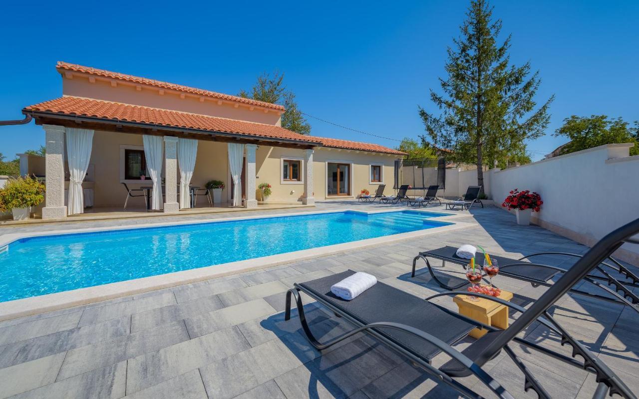 Villa Desapemani Žminj Exteriör bild