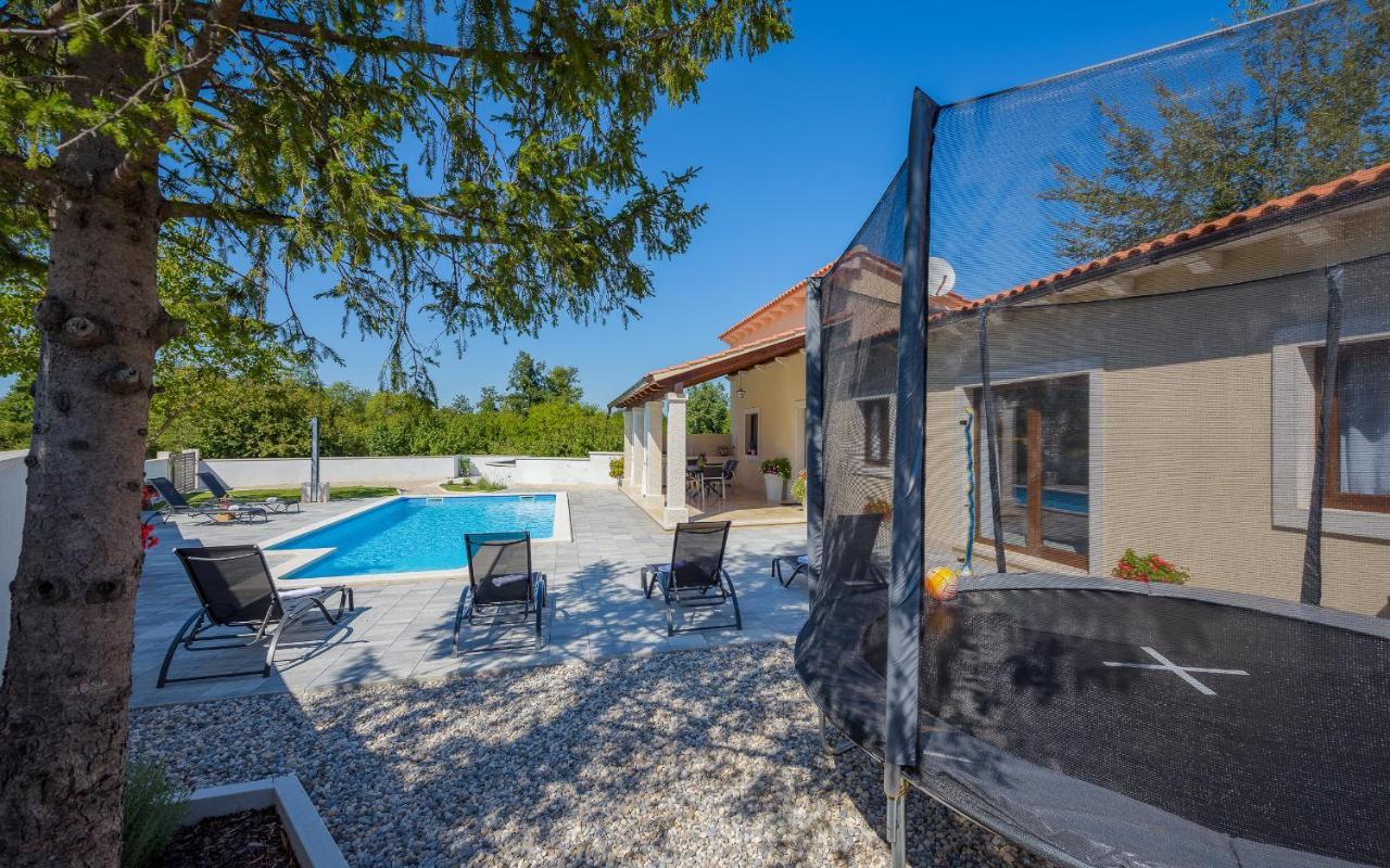 Villa Desapemani Žminj Exteriör bild